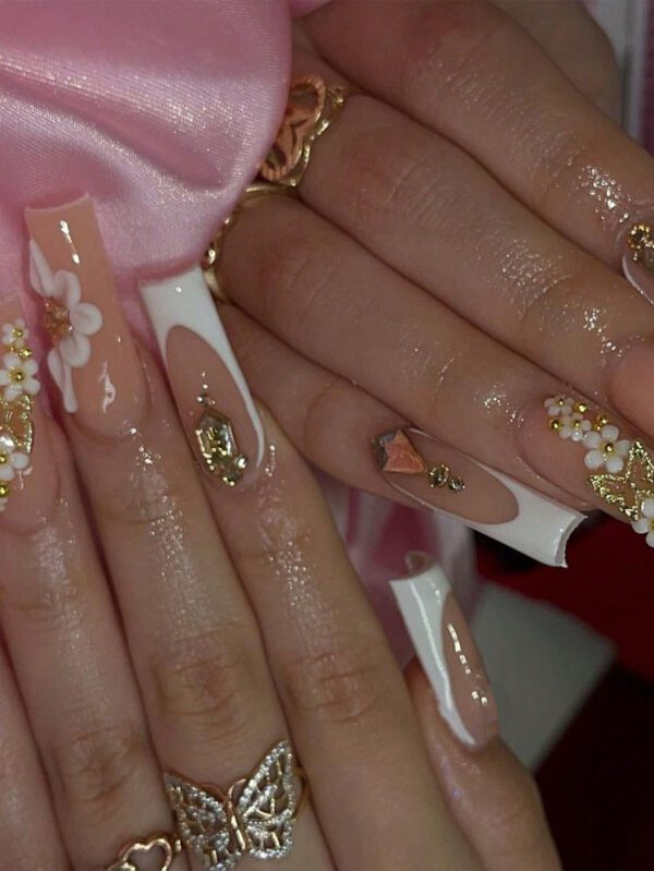24 pièces Faux ongles de luxe extra longs de forme carrée avec design 3D de papillon doré et strass. Fournitures de faux ongles de couleur champagne chaude pour couvrir complètement les ongles des femmes et des filles pour les fêtes et la danse. Facile à appliquer et à retirer – Image 9