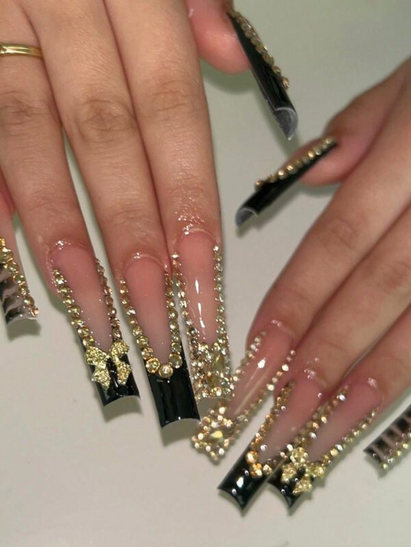 24 pièces Faux ongles de luxe extra longs de forme carrée avec design 3D de papillon doré et strass. Fournitures de faux ongles de couleur champagne chaude pour couvrir complètement les ongles des femmes et des filles pour les fêtes et la danse. Facile à appliquer et à retirer – Image 13