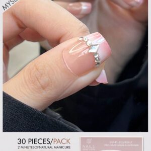 30 pièces de faux ongles en forme de cercueil courts, avec des paillettes de diamant contrastantes dans un style doux et cool japonais et coréen pour les femmes. Des ongles à la mode et tendance, assortis à 1 pièce de colle gélifiée et 1 pièce de bande de frottement. Convient pour les fêtes, les danses et le port quotidien décontracté des femmes. Détachables et réutilisables.