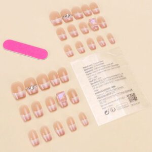 30 pièces de faux ongles en forme de cercueil courts, avec des paillettes de diamant contrastantes dans un style doux et cool japonais et coréen pour les femmes. Des ongles à la mode et tendance, assortis à 1 pièce de colle gélifiée et 1 pièce de bande de frottement. Convient pour les fêtes, les danses et le port quotidien décontracté des femmes. Détachables et réutilisables.