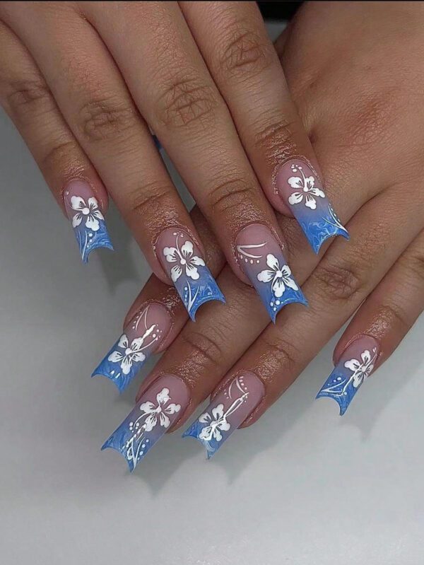 24 pièces Ongles faux imprimé feuille bleue de fleur de cerisier doux avec une couleur blanche française pour un port quotidien des femmes & 1 pièce Kit de faux ongles complet & 1 kit d'autocollant de colle pour ongles pour fille mère femme cadeau et fournitures pour ongles et en gros, ensemble d'art d'ongle blanchissant avec ongles faux détachables pour festival, fête, rendez-vous et pression à ongles pour port quotidien.
