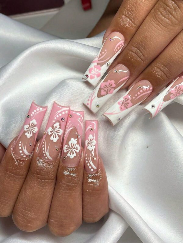 24 pièces Ongles faux imprimé feuille bleue de fleur de cerisier doux avec une couleur blanche française pour un port quotidien des femmes & 1 pièce Kit de faux ongles complet & 1 kit d'autocollant de colle pour ongles pour fille mère femme cadeau et fournitures pour ongles et en gros, ensemble d'art d'ongle blanchissant avec ongles faux détachables pour festival, fête, rendez-vous et pression à ongles pour port quotidien. – Image 3