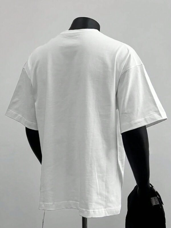T-shirt à manches courtes imprimé de lettres de personnalité casual de course pour hommes, à associer à un pantalon casual. Convient pour les voyages, les vacances, le camping en plein air, les sports, la course internationale. – Image 3