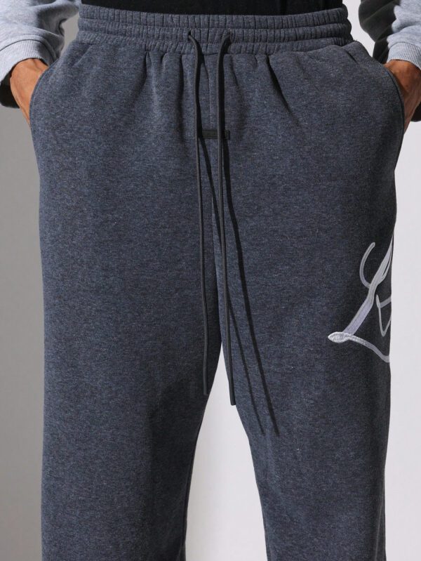 SUMWON Pantalon de survêtement à entrejambe tombante avec cordons et motifs brodés – Image 7