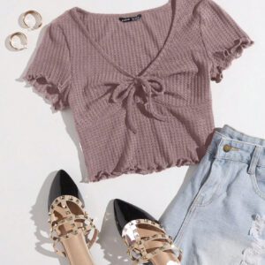 SHEIN EZwear T-shirt à manches courtes, col en V, à nervures, avec nœud devant, en tricot gaufré à bords ondulés