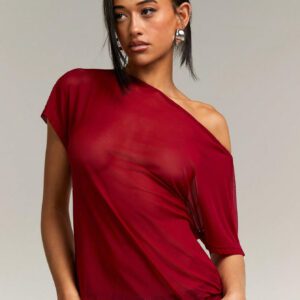 Athîral Top de T-shirt simple et asymétrique en maille transparente bordeaux, mode pour le port quotidien