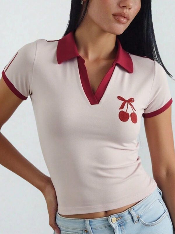 INAWLY T-shirt décontracté à col à revers, manches courtes, motif de cerises bicolores pour femmes – Image 5
