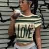 SHEIN EZwear T-shirt court à col rond ajusté, style décontracté de rue, avec imprimé cœur vert