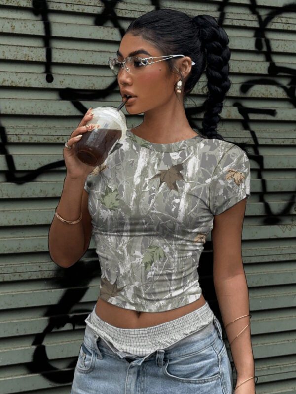 SHEIN EZwear T-shirt court à col rond ajusté, style décontracté de rue, avec imprimé cœur vert – Image 5