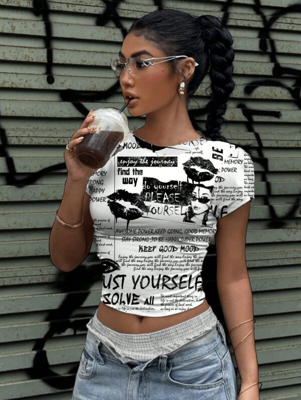 SHEIN EZwear T-shirt court à col rond ajusté, style décontracté de rue, avec imprimé cœur vert – Image 6
