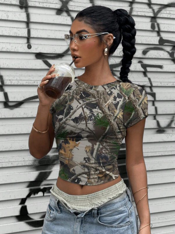 SHEIN EZwear T-shirt court à col rond ajusté, style décontracté de rue, avec imprimé cœur vert – Image 11