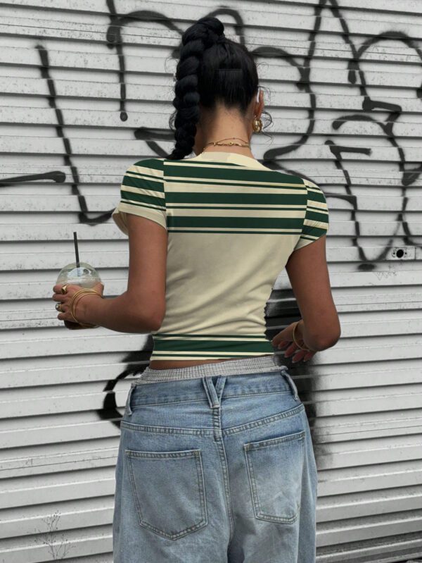 SHEIN EZwear T-shirt court à col rond ajusté, style décontracté de rue, avec imprimé cœur vert – Image 24