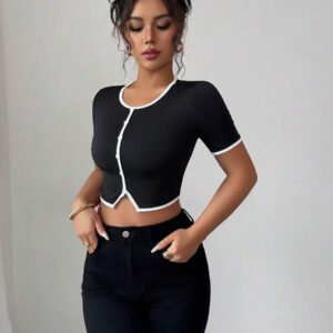 Elenzga T-shirt décontracté court à un rang de boutons et minimaliste pour femmes