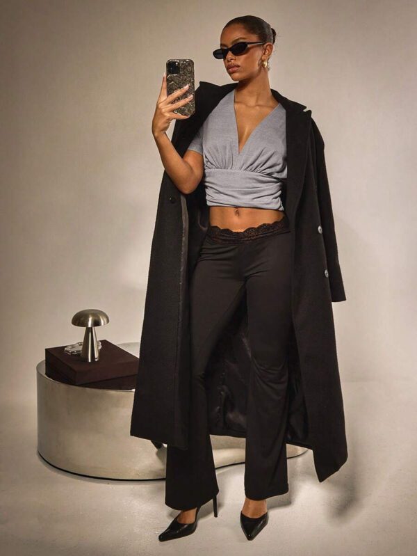 Athîral Top court smocké à manches chauve-souris de couleur unie sexy pour femmes – Image 5