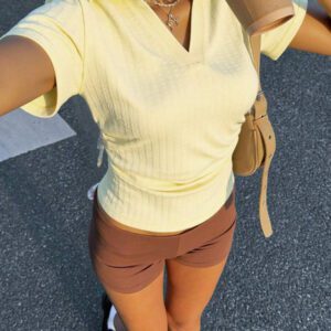 Siren Gaze T-shirt femme à col en V et manches courtes, chemise polo d'été ajustée et courte aux épaules, t-shirt casual près du corps