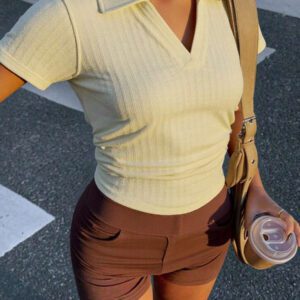 Siren Gaze T-shirt femme à col en V et manches courtes, chemise polo d'été ajustée et courte aux épaules, t-shirt casual près du corps