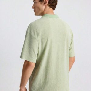Ontre Chemise polo pour hommes d'été 2025 de couleur unie à manches courtes, décontractée et adaptée aux déplacements. Chemise décontractée chic pour les jeunes hommes pour les festivals de musique, les vacances, et une utilisation polyvalente quotidienne.