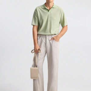 Ontre Chemise polo pour hommes d'été 2025 de couleur unie à manches courtes, décontractée et adaptée aux déplacements. Chemise décontractée chic pour les jeunes hommes pour les festivals de musique, les vacances, et une utilisation polyvalente quotidienne.