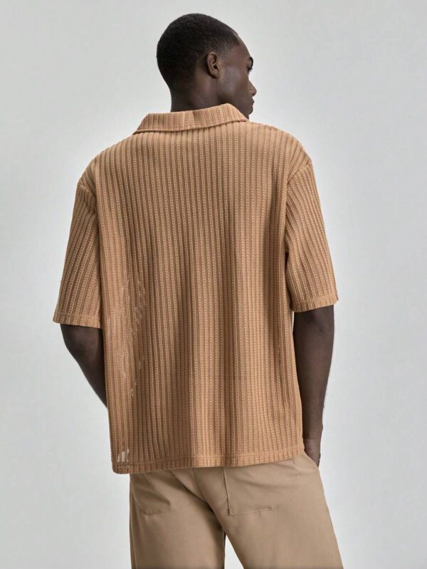 Ontre Polo à manches courtes texturé, décontracté et unicolore pour hommes, été 2025. Convient pour la Fête de l'Indépendance, la Saint-Jean, la remise des diplômes, le port quotidien. Joli polo tricoté d'été pour hommes. Tenue de villégiature, vacances à la plage, polo tricoté pour les déplacements, le sport, le style décontracté – Image 4