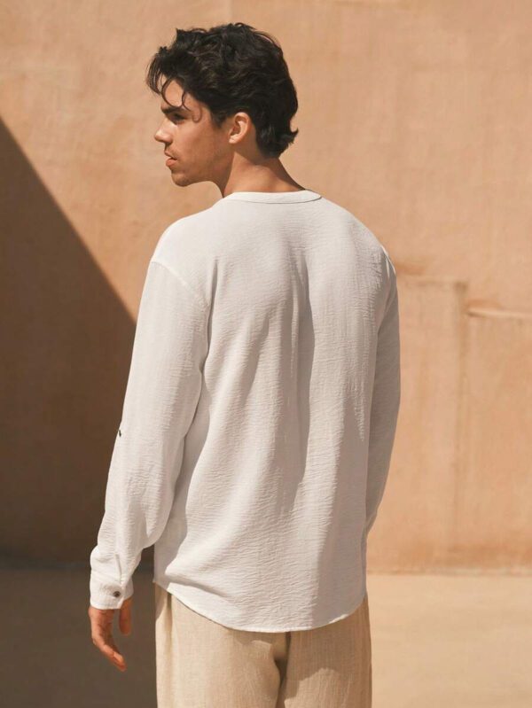 Manfinity VCAY Chemise décontractée à manches longues et col rond tissée pour homme, convient pour l'été – Image 4