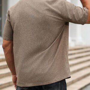Manfinity CasualCool Chemise décontractée en lin à manches courtes pour hommes, style de rue jeune pour hommes. Produit multifonctionnel INS : cette chemise à manches courtes pour hommes est faite de tissu teint en lin, texture légère, la texture unique donne à la chemise un style de rue naturel. Elle convient pour la marche quotidienne dans la rue, les fêtes, les festivals de musique et autres activités de loisirs. C'est un excellent cadeau pour un petit ami ou un mari.