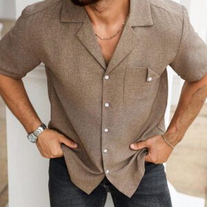 Manfinity CasualCool Chemise décontractée en lin à manches courtes pour hommes, style de rue jeune pour hommes. Produit multifonctionnel INS : cette chemise à manches courtes pour hommes est faite de tissu teint en lin, texture légère, la texture unique donne à la chemise un style de rue naturel. Elle convient pour la marche quotidienne dans la rue, les fêtes, les festivals de musique et autres activités de loisirs. C'est un excellent cadeau pour un petit ami ou un mari.