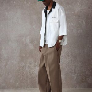 SUMWON Chemise à manches courtes décontractée avec col boutonné, détails contrastés. Style streetwear d'été, coupe oversize, style bowling . Collection premium brésilienne