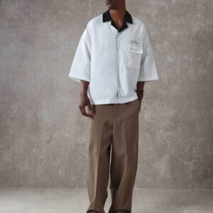 SUMWON Chemise à manches courtes décontractée avec col boutonné, détails contrastés. Style streetwear d'été, coupe oversize, style bowling . Collection premium brésilienne