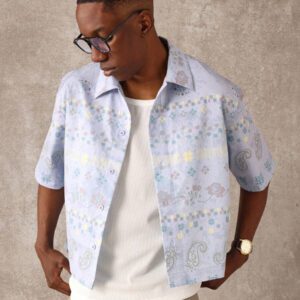 SUMWON Chemise décontractée à manches courtes avec motif cachemire vintage pour le printemps et l'été. Portée de manière décontractée pour les vacances, les festivals, les fêtes et le style de rue.