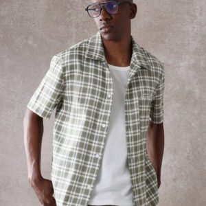 SUMWON Chemise slim ajustée classique à boutons col châle. Carreaux d'été et de printemps. Vêtement casual de bureau, manches courtes, respirante. Chemise de travail à carreaux professionnelle et décontractée