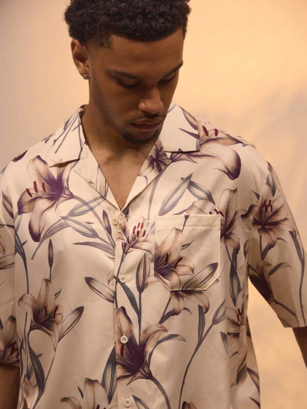 Musero Chemise style de rue premium à col Revere imprimé floral boxé, uniquement pour les vacances d'été – Image 4