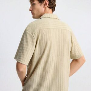 Ontre Chemise décontractée à manches courtes, col châle, à bouton simple, de couleur unie pour hommes, style casual chic, adaptée pour les festivals de musique, les vacances et le port quotidien