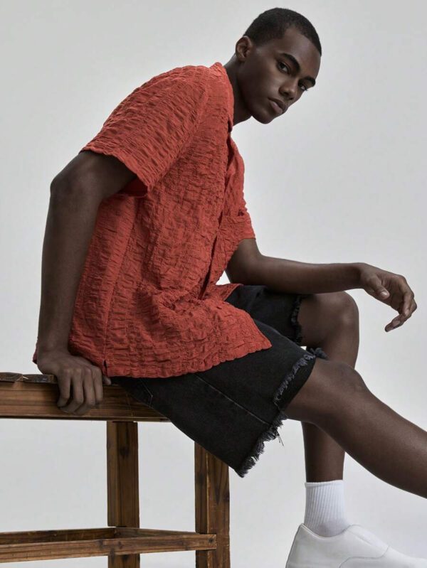 Ontre Chemise décontractée d'été pour hommes 2025, couleur unie texturée, convient pour le Jour de l'Indépendance, la Saint-Jean, les remises de diplômes, le port quotidien, un joli Top d'été, chemise de vacances à la plage pour hommes – Image 2