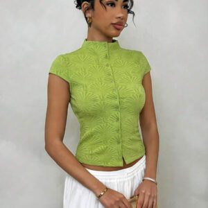 Glamine T-shirt tricoté vert sauge à manches courtes pour femmes, coupe slim et extensible. Texture minimaliste et confortable de coquillage dans un style vintage naturel. Convient pour les sorties quotidiennes en été