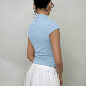 Glamine T-shirt tricoté vert sauge à manches courtes pour femmes, coupe slim et extensible. Texture minimaliste et confortable de coquillage dans un style vintage naturel. Convient pour les sorties quotidiennes en été