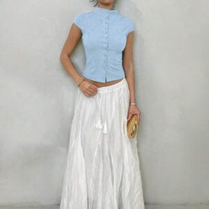 Glamine T-shirt tricoté vert sauge à manches courtes pour femmes, coupe slim et extensible. Texture minimaliste et confortable de coquillage dans un style vintage naturel. Convient pour les sorties quotidiennes en été