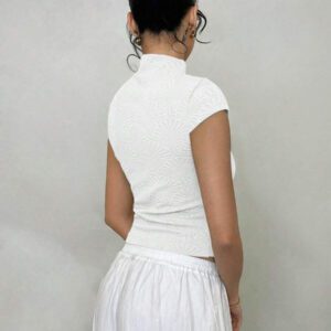 Glamine T-shirt tricoté vert sauge à manches courtes pour femmes, coupe slim et extensible. Texture minimaliste et confortable de coquillage dans un style vintage naturel. Convient pour les sorties quotidiennes en été