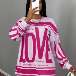 Slaydiva T-shirt ample à manches longues avec col rond, épaules dénudées, imprimé avec logo anglais rétro américain style rue décontracté nouvelle tendance. T-shirt pour femmes avec bas vert à fleurs abricot