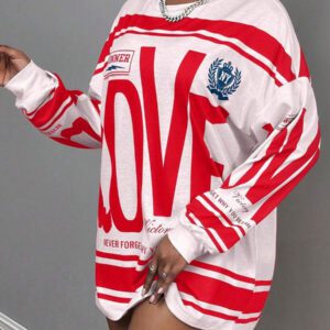 Slaydiva T-shirt ample à manches longues avec col rond, épaules dénudées, imprimé avec logo anglais rétro américain style rue décontracté nouvelle tendance. T-shirt pour femmes avec bas vert à fleurs abricot