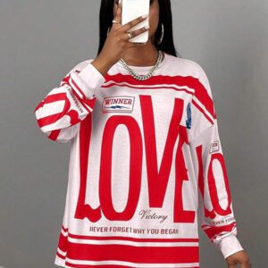 Slaydiva T-shirt ample à manches longues avec col rond, épaules dénudées, imprimé avec logo anglais rétro américain style rue décontracté nouvelle tendance. T-shirt pour femmes avec bas vert à fleurs abricot
