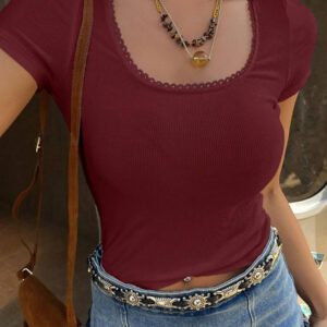 DAZY T-shirt femme à col carré court, avec garniture en dentelle ajustée