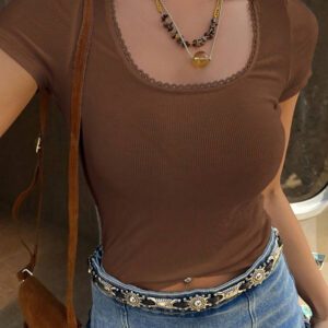 DAZY T-shirt femme à col carré court, avec garniture en dentelle ajustée