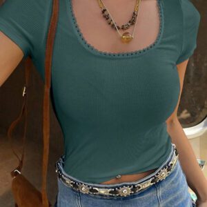 DAZY T-shirt femme à col carré court, avec garniture en dentelle ajustée