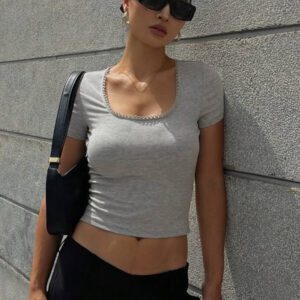 DAZY T-shirt femme à col carré court, avec garniture en dentelle ajustée