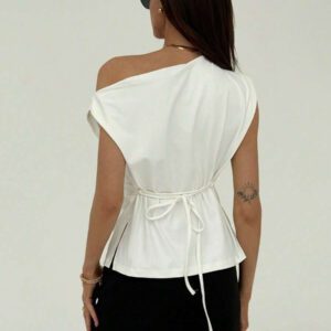 Aloruh Nouveau t-shirt blanc unicolore à manches courtes, col rond, taille nouée, froncé, à épaules dégagées et obliques, style simple