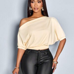 SOLERSUN T-shirt asymétrique à col et épaules froissés pour femmes, coloris unicolore