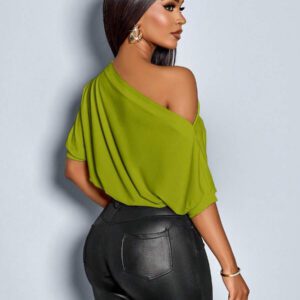 SOLERSUN T-shirt asymétrique à col et épaules froissés pour femmes, coloris unicolore