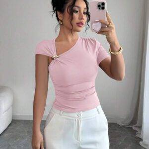 Elenzga Top à manches courtes pour femmes avec encolure asymétrique élégante, décoré de boutons en métal or rose 3D