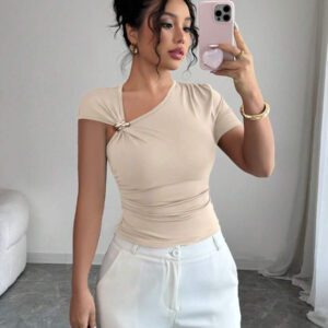 Elenzga Top à manches courtes pour femmes avec encolure asymétrique élégante, décoré de boutons en métal or rose 3D