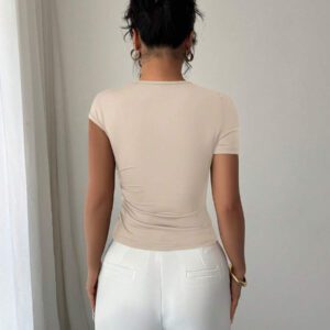 Elenzga Top à manches courtes pour femmes avec encolure asymétrique élégante, décoré de boutons en métal or rose 3D